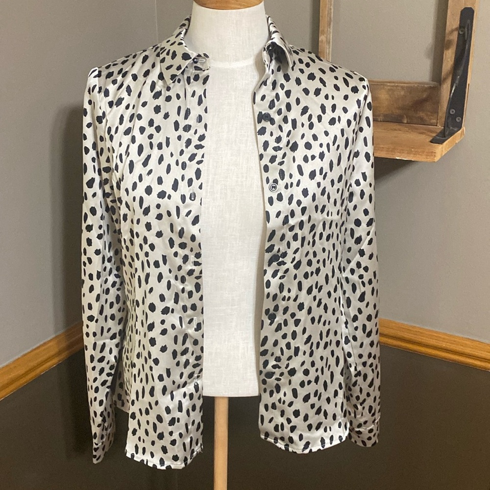 Sincerely Jules tan & black animal print long sleeve button down blouse size M - Picture 5 of 8